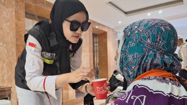 Haji 2023, Teh & Vitamin Full Cream Sambut Kedatangan Jemaah Haji Lansia di Madinah