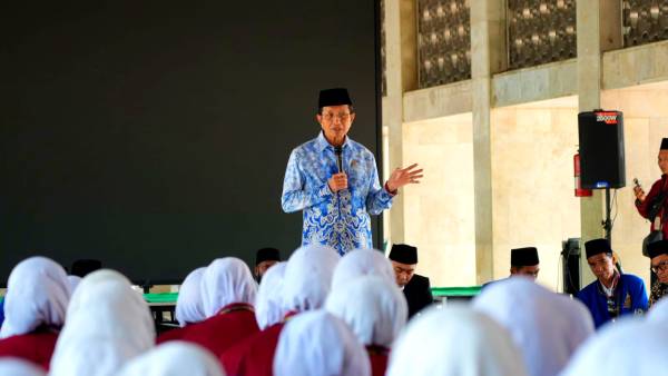 Kuliah Gratis di AS dan Mesir, Menag Minta Santri Pertajam Bahasa Asing