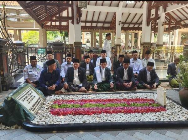 Doa dari Tebuireng: Menag dan Kiai Tebuireng Kenang Gus Dur di Ithlaq Hari Santri 2025
