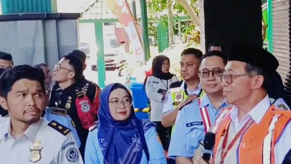 Simulasi Pemberangkatan Jemaah Haji Kloter Perdana Digelar di Asrama Haji Surabaya