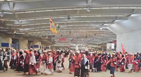 Batik Nusantara Warnai Jamarat, Jamaah Haji Indonesia Tuai Pujian Dunia