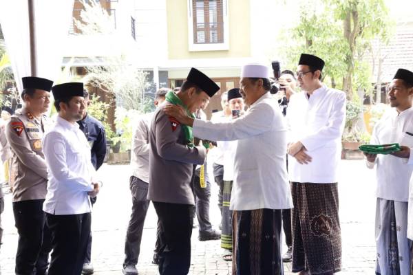 Kapolri Kunjungi Pondok Langitan, Tegaskan Sinergi Ulama-Umara untuk Jaga Persatuan Bangsa