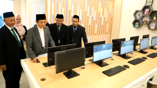 Perhatian Pemerintah pada Pesantren Diapresiasi, PPWS Ngabar Dapat Perpustakaan Digital
