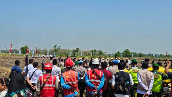 PLN Jaga Listrik Andal untuk Penanaman Jagung Serentak Bersama Santri se-Indonesia