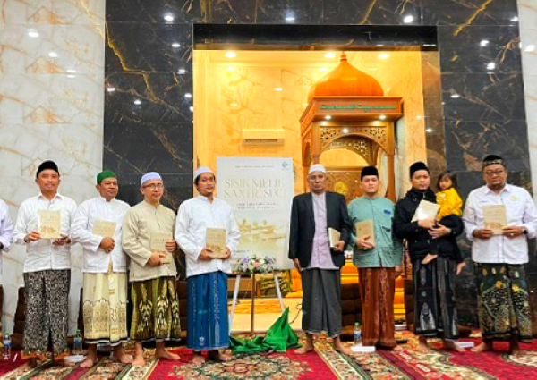 Cerita Santri Suci Diabadikan dalam Buku, Jadi Kado Setengah Abad Mambaus Sholihin Gresik