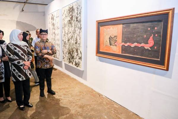 Nikmati Pameran Seni Rupa ArtOs Nusantara, Begini Kata Khofifah