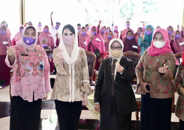 Lewat Sekolah Lansia, Arumi Ajak Lansia Lebih Produktif Dan Berdaya