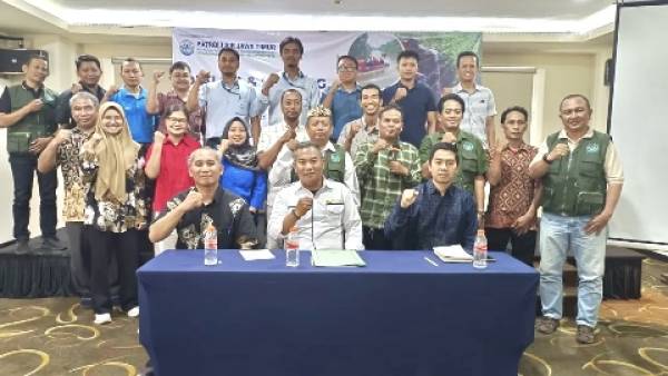 Jaga Kualitas Kali Surabaya, Tim Patroli Air Jatim Gandeng 28 Industri