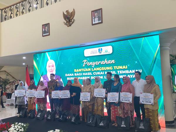 Peringati Hari Kartini, PT Gelora Djaja dan Dinsos Jatim Salurkan Bantuan untuk Masyarakat Kurang Mampu