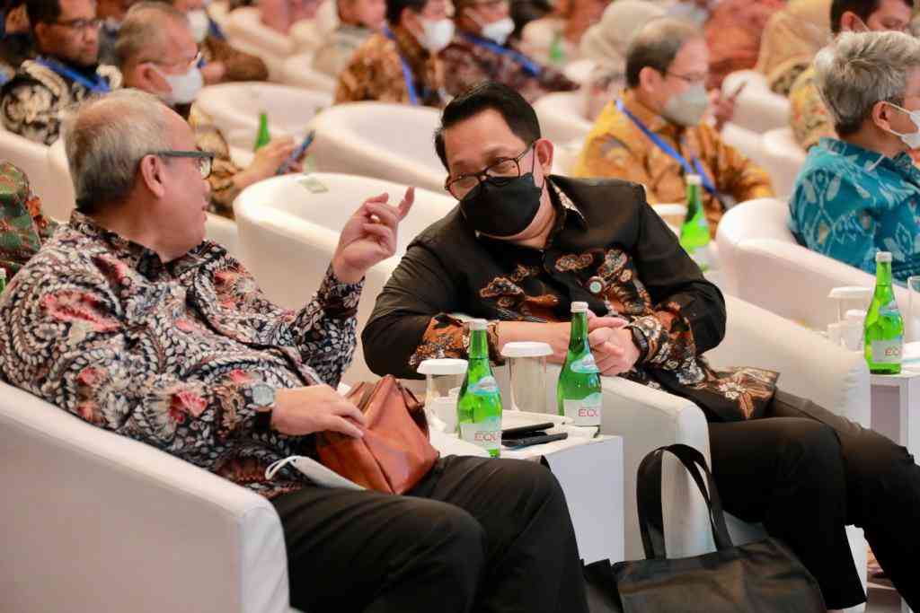 sekdaprov jatim Adhy Karyono ikut dalam acara