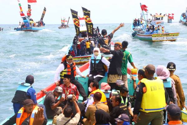 Peringatan Hari Nelayan Nasional, Khofifah: Nelayan Berkontribusi Signifikan dalam Perekonomian dan Ketahanan Pangan Jatim