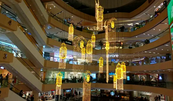 Ornamen Ramadan Hiasi Mal-mal di Surabaya, Jadi Spot Foto Pengunjung