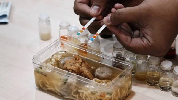 ITS Kembangkan Alat Deteksi Minyak Babi Praktis dengan Indikator Perubahan Warna