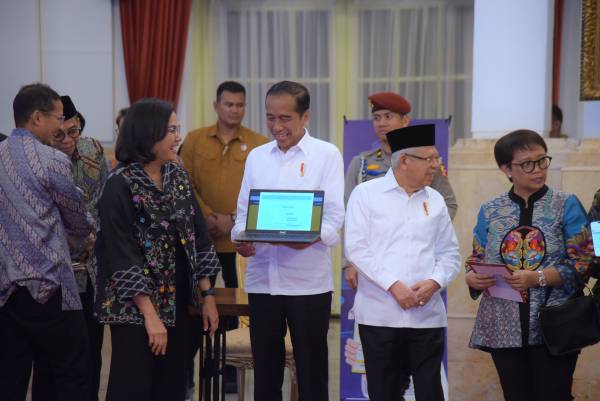 Jokowi dan Anggota Kabinet Indonesia Maju Sampaikan SPT Pajak di Istana Negara