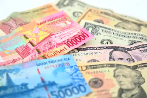 Rupiah Menguat Tipis ke Rp16.904, Sentimen Damai Timur Tengah Jadi Penopang