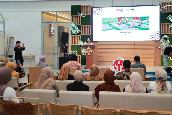 Kartini Muda Jatim Tampil Berani Arumi Dorong Fashion Ramah Lingkungan Tembus Pasar Global