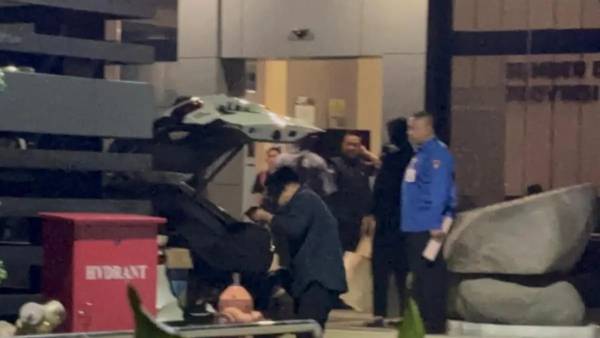 Kasus Dugaan Pungli Perizinan, Kantor ESDM Jatim Digeledah Penyidik