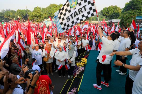Pemprov Jatim Bersama Puluhan Ribu Masyarakat Jalan Sehat Sambut Tahun Baru Islam 1 Muharram 1446 H