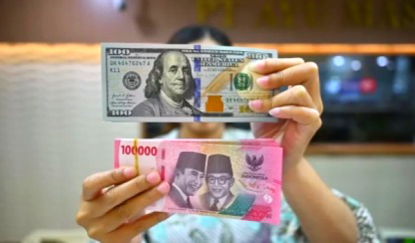 Rupiah Menguat 12 Poin di Tengah Koreksi Harga Minyak Dunia