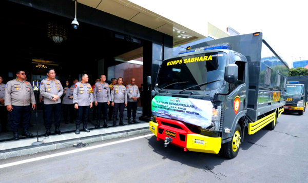 Polda Jatim Gerak Cepat Kirim Bantuan untuk Pengungsi Erupsi Semeru