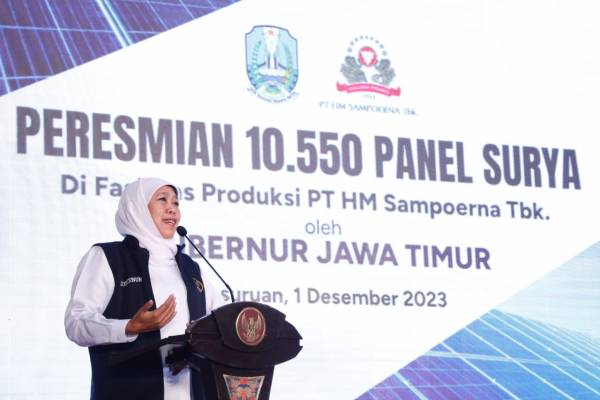 Khofifah Resmikan 10.550 Panel Surya PT HM Sampoerna