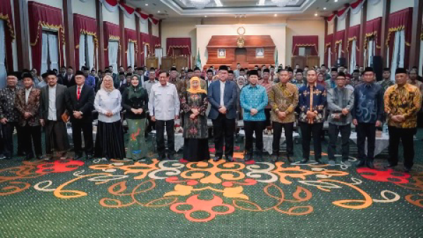 Lantik Pengurus ICMI Jatim 2026–2031, Emil Dardak Tegaskan Peran Cendekiawan Harus Beri Dampak Nyata