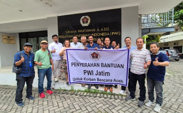 Solidaritas Wartawan, PWI Jatim Salurkan Bantuan untuk Korban Bencana Aceh