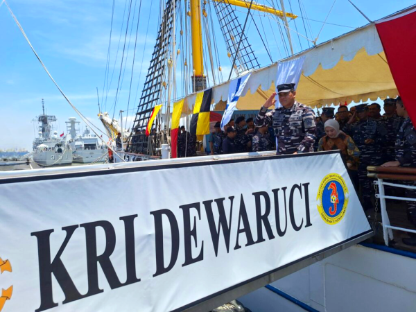 KRI Dewaruci Jadi Lokasi Perdana Syuting Film Heroik The Hostage’s Hero