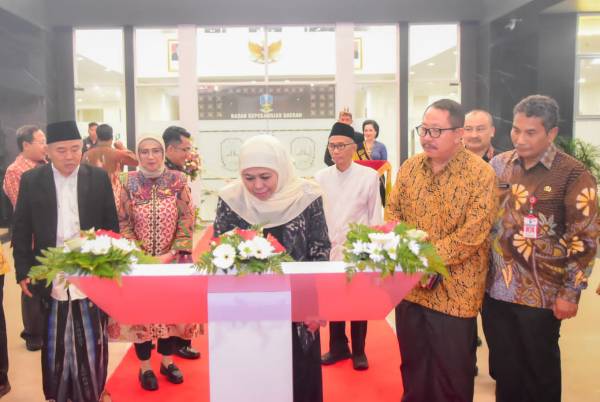 Khofifah Resmikan Gedung Baru BKD Jatim