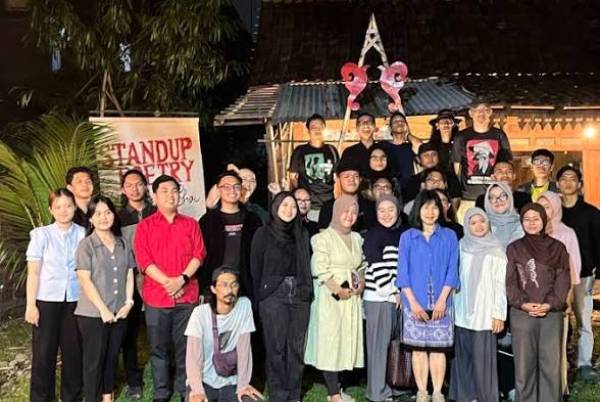 Warung Jadul di Surabaya Disulap Jadi Ruang Belajar Alternatif, Komunitas Cakrawala Kata Dorong Literasi dan Seni Tanpa Sekat