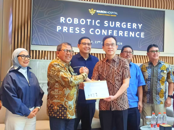 Waron Hospital Hadirkan Bedah Robotik, Perkuat Layanan Operasi Presisi di Indonesia Timur