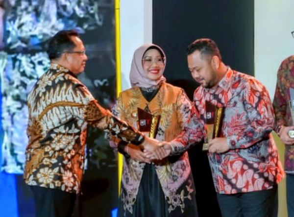 Dua Penghargaan Nasional Dibawa Pulang Bupati Gresik pada Apresiasi Kinerja Daerah 2025