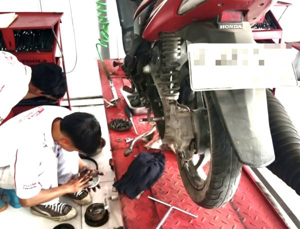 Sambut Hari Jadi ke-81 Jatim, 8 SMK di Gresik Gelar Servis Sepeda Motor Gratis Berkuota 220 Unit