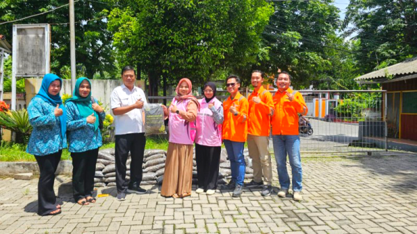 Lewat Bulan K3 Nasional 2026, PLN UIT JBM Dorong Lingkungan Sehat dengan Pupuk Kompos untuk Warga Segoromadu