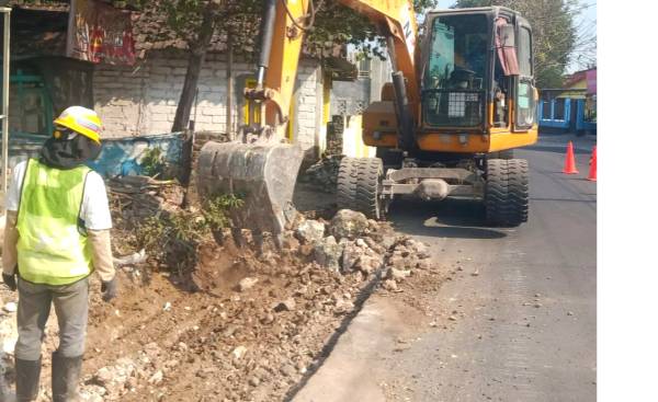 Progres Pelebaran Jalan Bungah Dukun Gresik Capai 7,7 Persen