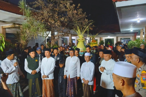 Rebo Wekasan Suci Gresik Dorong Pelestarian Budaya dan Ekonomi Warga