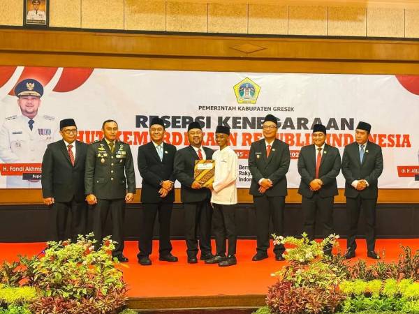HUT Kemerdekaan ke-80, Rutan Gresik Bagikan Remisi kepada Ratusan Warga Binaan
