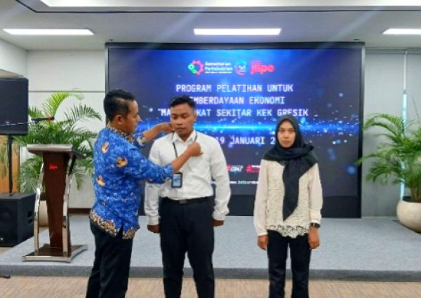 Warga Ring 1 KEK JIIPE Gresik Dibekali Pelatihan BKMS untuk Kemandirian Ekonomi