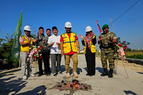 Mulus Dibeton, Jalan Klampok-Munggugebang Siap Pacu Roda Ekonomi dan Pertanian Warga Benjeng