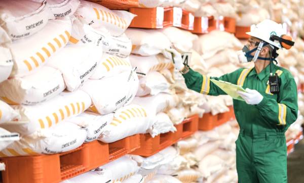Jelang Musim Tanam, Petrokimia Gresik Siapkan 443 Ribu Ton Pupuk Bersubsidi dan Soroti Rendahnya Karbon Organik Tanah