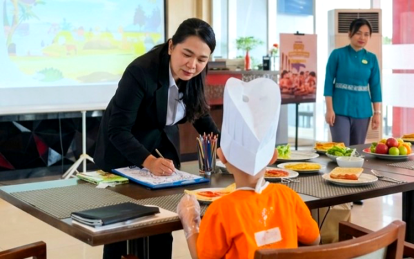 Hotel Santika Gresik Hadirkan Program Weekend Story untuk Anak-Anak