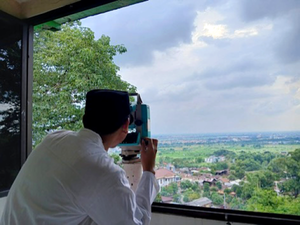 Prediksi Lebaran Beda, Ahli Falak NU Gresik Sebut Hilal Masih Rendah