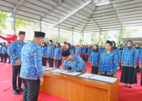 Ratusan ASN Gresik Resmi Diangkat, Bupati Yani Tekankan Integritas dan Pelayanan