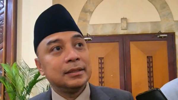 Eri Cahyadi Tegaskan RT RW Surabaya Dilarang Tarik Iuran Sembarangan
