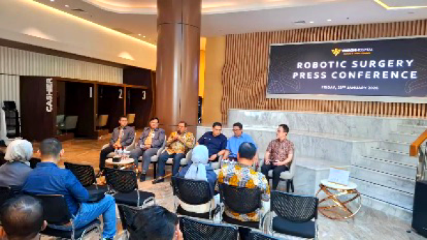 Waron Hospital Perkenalkan Bedah Robotik Pertama di Surabaya, Targetkan Pasien Tak Lagi Berobat ke Luar Negeri