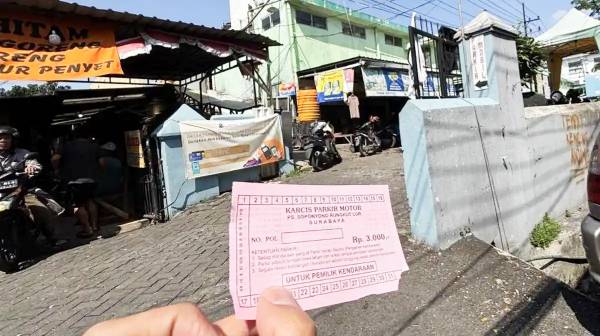 Penerapan Parkir Non Tunai di Surabaya Belum Menyeluruh, Pasar Soponyono Masih Gunakan Sistem Tunai