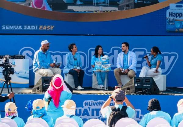 Happily Day 2026 Dihadiri Ribuan Lansia Surabaya, Dorong Gaya Hidup Aktif dan Bahagia