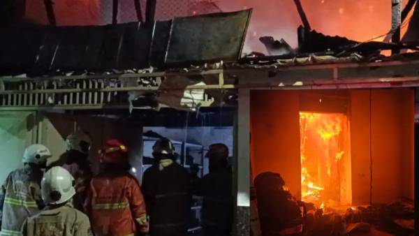 Rumah di Kedung Anyar Surabaya Ludes Terbakar, Satu Sepeda Motor Ikut Hangus