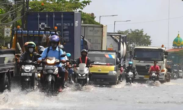 Banjir Rob Ancam Pesisir Jawa Timur, BMKG Imbau Warga Waspada hingga 30 Mei