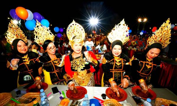 Festival Rujak Uleg 2025 Rebut Wisatawan dan Hidupkan Ekonomi Surabaya